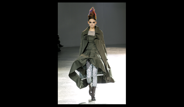 <strong>YOHJI YAMAMOTO｜ヨウジヤマモト</strong> 2011年秋冬コレクション速報