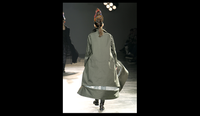 <strong>YOHJI YAMAMOTO｜ヨウジヤマモト</strong> 2011年秋冬コレクション速報