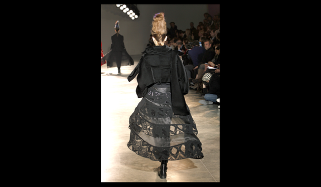 <strong>YOHJI YAMAMOTO｜ヨウジヤマモト</strong> 2011年秋冬コレクション速報