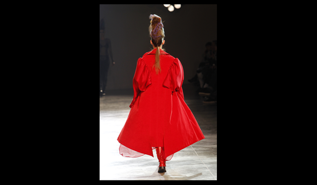 <strong>YOHJI YAMAMOTO｜ヨウジヤマモト</strong> 2011年秋冬コレクション速報