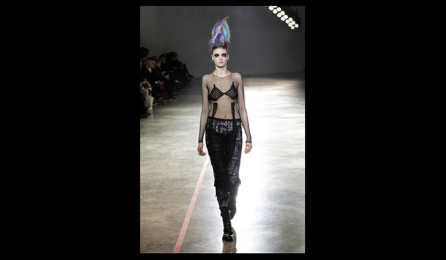 <strong>YOHJI YAMAMOTO｜ヨウジヤマモト</strong> 2011年秋冬コレクション速報