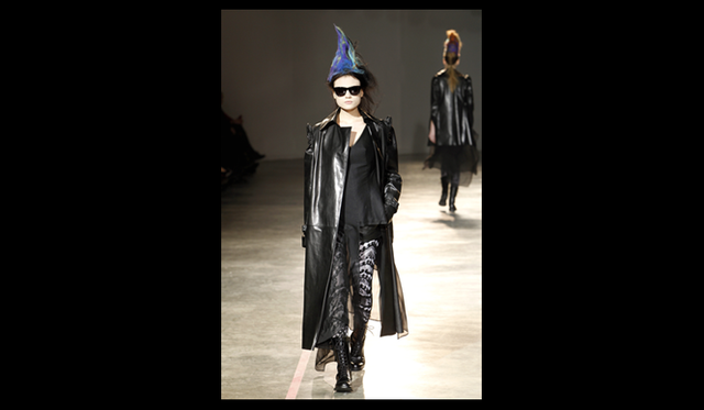 <strong>YOHJI YAMAMOTO｜ヨウジヤマモト</strong> 2011年秋冬コレクション速報