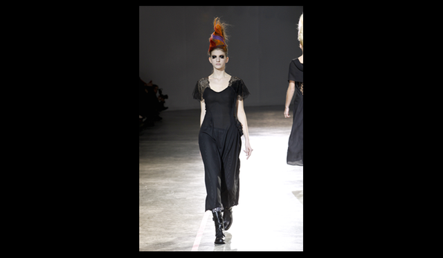 <strong>YOHJI YAMAMOTO｜ヨウジヤマモト</strong> 2011年秋冬コレクション速報