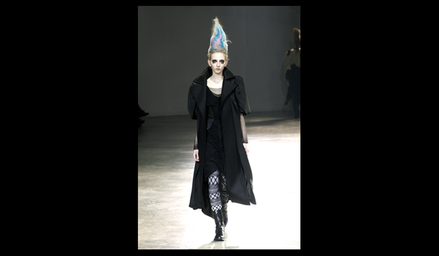 <strong>YOHJI YAMAMOTO｜ヨウジヤマモト</strong> 2011年秋冬コレクション速報