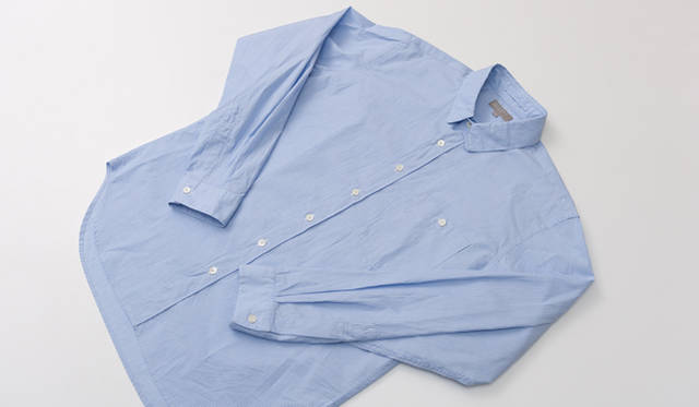 <strong> MARGARET HOWELL｜マーガレット・ハウエル</strong>　松屋銀座「マーガレット・ハウエルの家」先行発売の限定メンズシャツ 2万5200円