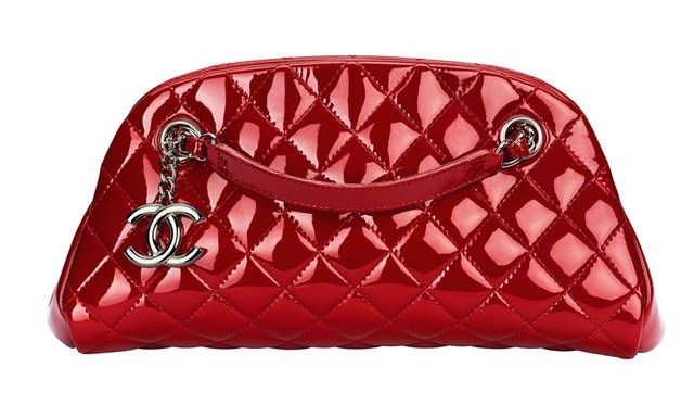 <strong>CHANEL｜シャネル</strong>　マドモワゼルバッグ [W30×H16×D11cm] 24万1500円（シャネル）　©CHANEL