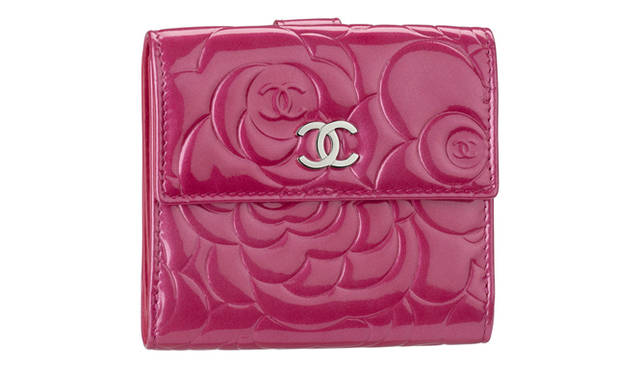 <strong>CHANEL｜シャネル</strong> 　ウォレット [W11×H10×D2.5cm] 7万2450円（シャネル）　©CHANEL