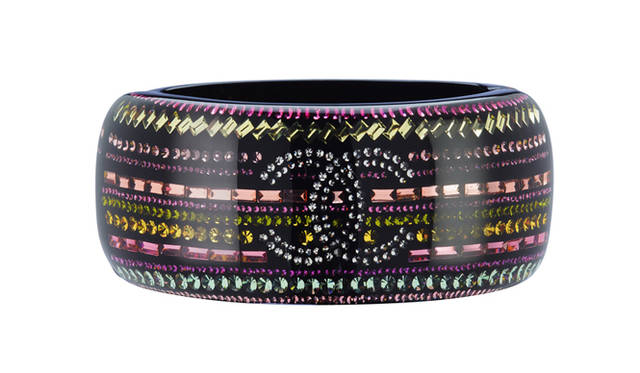 <strong>CHANEL｜シャネル</strong>　ブレスレット　41万1600円（シャネル）　©CHANEL