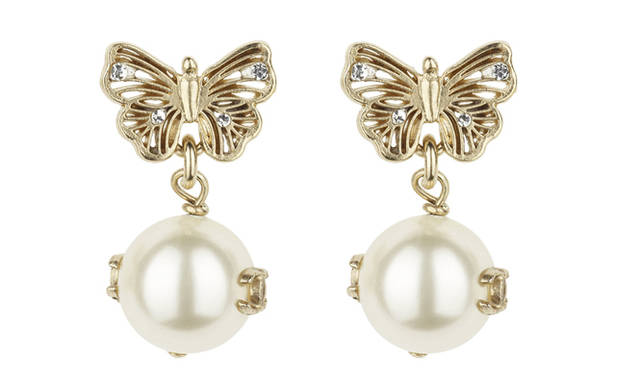 <strong>CHANEL｜シャネル</strong>　イヤリング　2万8350円（シャネル）　©CHANEL