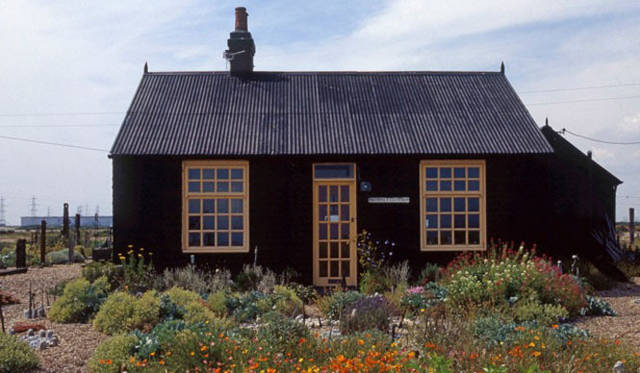 <strong>carnet de jardin｜松永 学</strong>　コールタール塗りの家はシェルターなのか。