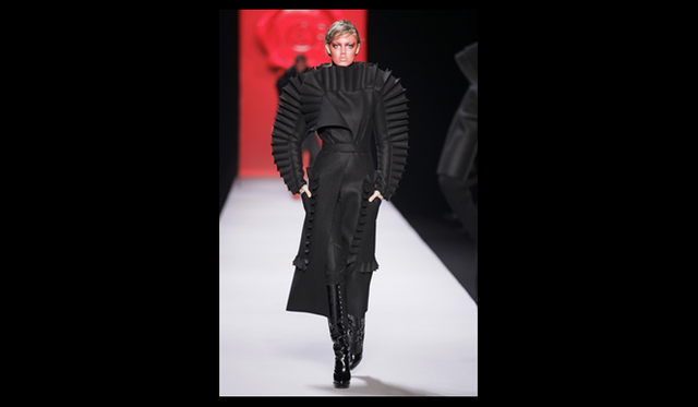 <strong>VIKTOR&ROLF｜ヴィクター＆ロルフ</strong> 2011年秋冬コレクション速報