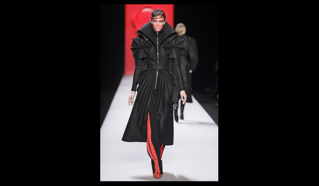 <strong>VIKTOR&ROLF｜ヴィクター＆ロルフ</strong> 2011年秋冬コレクション速報