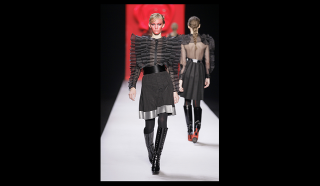 <strong>VIKTOR&ROLF｜ヴィクター＆ロルフ</strong> 2011年秋冬コレクション速報