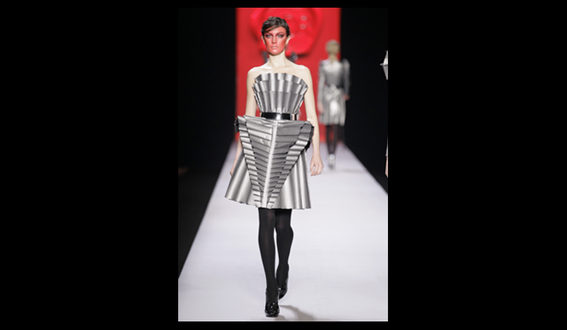 <strong>VIKTOR&ROLF｜ヴィクター＆ロルフ</strong> 2011年秋冬コレクション速報