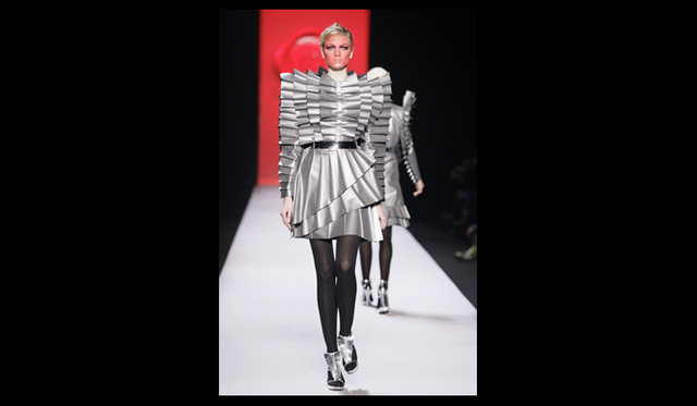<strong>VIKTOR&ROLF｜ヴィクター＆ロルフ</strong> 2011年秋冬コレクション速報