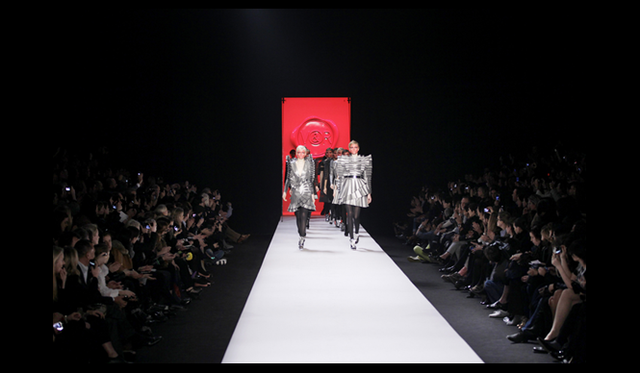 <strong>VIKTOR&ROLF｜ヴィクター＆ロルフ</strong> 2011年秋冬コレクション速報