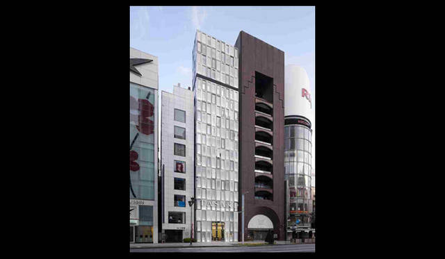 <strong>TASAKI｜タサキ</strong> TASAKI銀座本店　　東京都中央区銀座5-7-5　Tel. 03-3289-1111（代表）　営業時間｜11:00～19:30　定休日｜不定休　※リニューアルオープンしたのは2010年4月23日