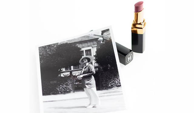 <strong>CHANEL｜シャネル</strong>　「ROUGE COCO SHINE」　© CHANEL 