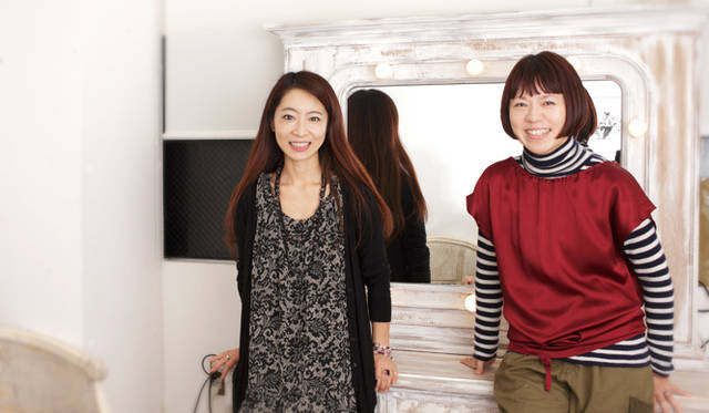 <strong>スピリチュアル対談　vol.12｜Twiggy 松浦美穂</strong>　左から、スピリチュアルヒーラーの伊藤嶺花さんと、ヘアサロン「Twiggy」を主宰する松浦美穂さん。