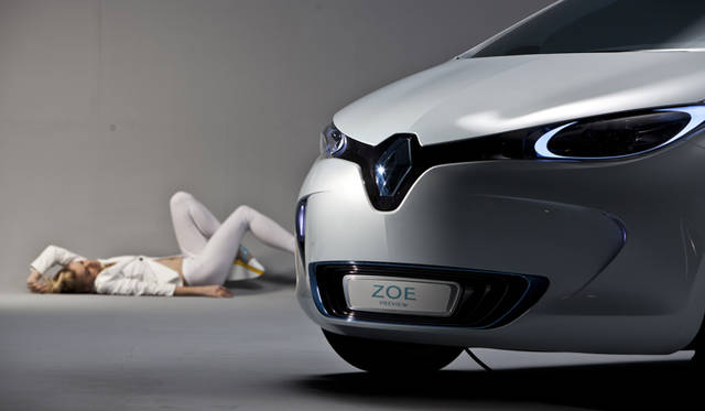 <strong>RENAULT ZOE PREVIEW｜ルノー ZOE プレビュー</strong>
