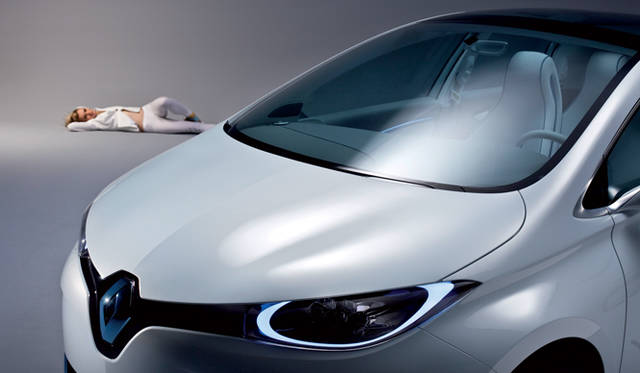 <strong>RENAULT ZOE PREVIEW｜ルノー ZOE プレビュー</strong>