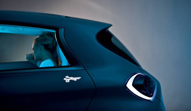 <strong>RENAULT ZOE PREVIEW｜ルノー ZOE プレビュー</strong>