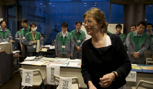 <strong>INTERVIEW</strong>｜ジェーン・バーキン――緊急ライブに込められた思い　6日に来日したジェーン・バーキン氏は、翌日7日に被災者の方がたが避難生活を送る日本武道館を慰問した。