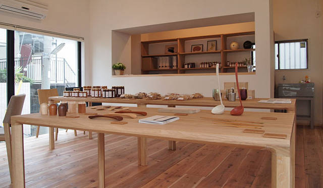 <strong>TAIYOU no SHITA｜タイヨウのした</strong>　ショップ内部