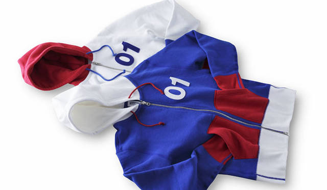 <strong>BEAMS PLUS｜ビームス プラス</strong>　トリコロールスウェットパーカ各1万8900円（ループウィラー×ビームス プラス）