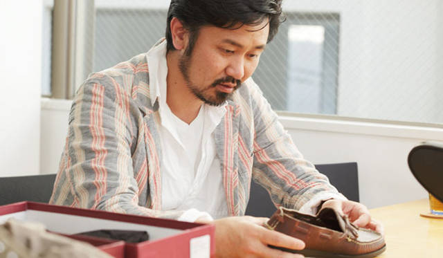 <strong>BEAMS PLUS｜ビームス プラス</strong>　ハンドソーンモカシン各3万450円（アトランティック ワークス）