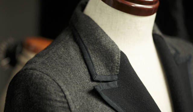 <strong>LYTHA｜リター</strong>　生地の打ち込みや肩の縫製など、見る人が見ればうなるつくり。