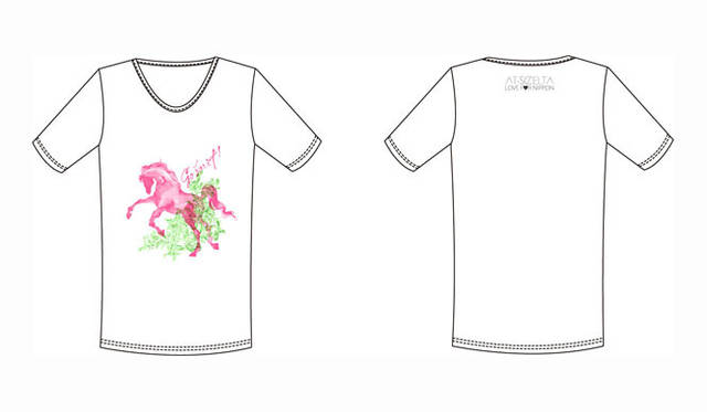 <strong>at-scelta｜アットシェルタ</strong>　チャリティTシャツ「ホースプリント」価格｜2100円、素材｜コットン100％<br>仙台出身のイラストレーター 佐々木香菜子（ササキカナコ）氏のデザイン。「震災により、多くの人たちが悲しみにつつまれました。そんな方たちが、前を向いて笑顔で歩き出せますように。そして、日本、世界中の愛がとどくことを祈っております」とのメッセージ。佐々木香菜子HP｜http://www.bldg-jp.com/s/KanakoSasaki/