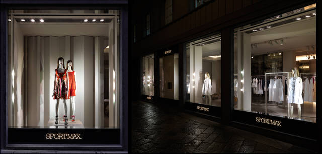 <strong>SPORTMAX｜スポーツマックス</strong>　2011-12秋冬コレクションのあいだに移転しリニューアルオープンした、SPORTMAXのミラノ旗艦店。