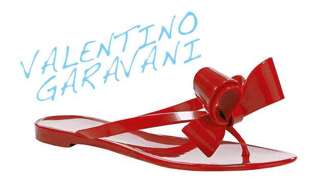 <strong>VALENTINO GARAVANI｜ヴァレンティノ ガラヴァーニ</strong>　トングサンダル　2万3100円 （ヴァレンティノ ガラヴァーニ／ヴァレンティノ インフォメーションデスク）　Tel. 03-3263-6501