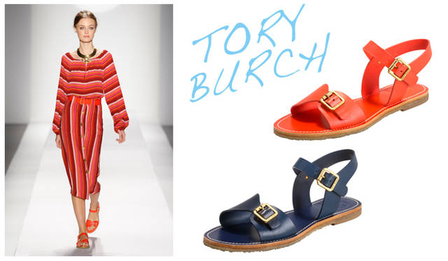 <strong>TORY BURCH｜トリー バーチ</strong>　フラットサンダル（ポピーレッド、ネイビー） 3万9900円 （トリー バーチ／ルック）　Tel. 03-3794-9151