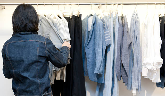 <strong>MARGARET HOWELL｜マーガレット・ハウエル</strong>　『マーガレット・ハウエル 神南』にて、スタイリスト二村 毅氏。