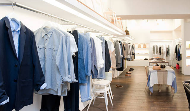 <strong>MARGARET HOWELL｜マーガレット・ハウエル</strong>　『マーガレット・ハウエル 神南』では、インポートのコレクションラインアイテムにも注目したい。