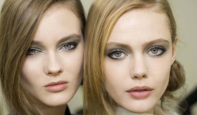<strong>CHANEL｜シャネル</strong>　2011-12 Fall/Winter CHANEL Ready-to-Wear Show Backstage　© CHANEL