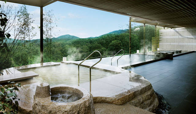 <strong>resorttrust｜リゾートトラスト</strong>　『エクシブ有馬離宮』　ザ・スパ 露天風呂