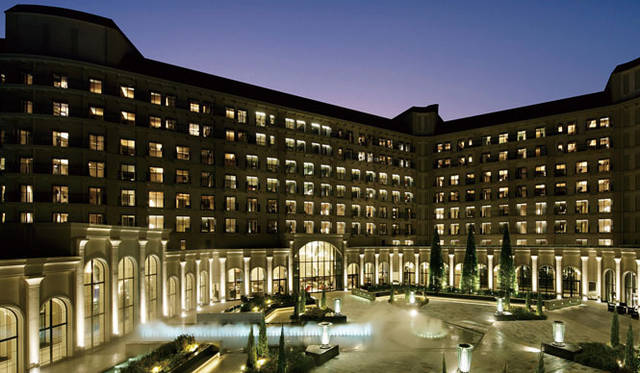 <strong>resorttrust｜リゾートトラスト</strong>　『エクシブ有馬離宮』　パティオ（夜景）