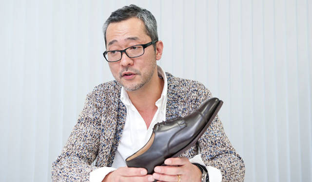 <strong>DESIGNWORKS｜デザインワークス</strong>　外羽根ストレートチップシューズ5万8800円（トリッカーズ フォー デザインワークス）