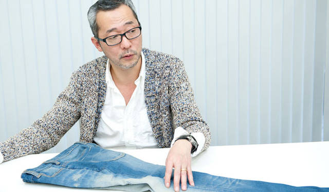 <strong>DESIGNWORKS｜デザインワークス</strong>　ジーンズ3万3600円（ノティファイ×デザインワークス）