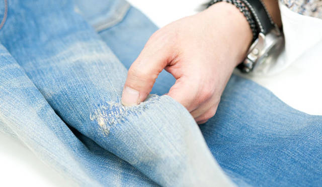 <strong>DESIGNWORKS｜デザインワークス</strong>　ジーンズ3万3600円（ノティファイ×デザインワークス）