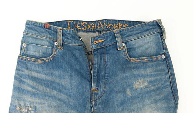 <strong>DESIGNWORKS｜デザインワークス</strong>　ジーンズ3万3600円（ノティファイ×デザインワークス）