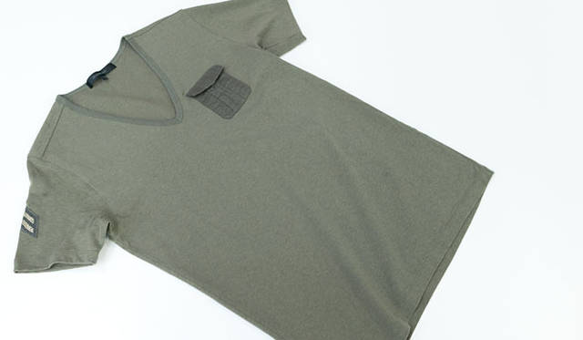 <strong>DESIGNWORKS｜デザインワークス</strong>　ミリタリーTシャツ1万1550円（デザインワークス）