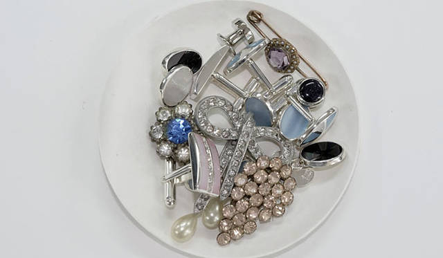 <strong>Solferino｜ソルフェリーノ</strong>　春のカフリンクスとラペル・ピン「The trinket for Cuff and Lapel」