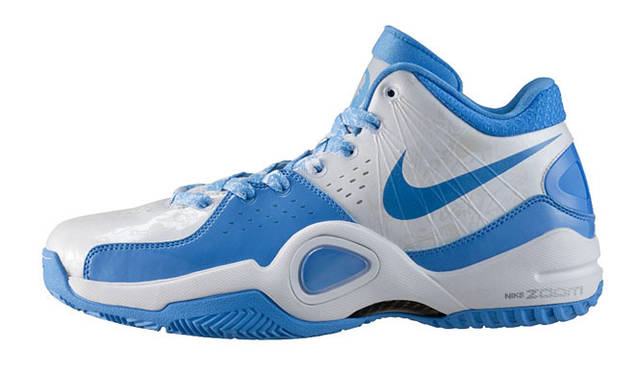 <strong>NIKE｜ナイキ</strong>　「ナイキ エア ズーム ブレイブ IV IT」1万5750円（SIZE｜23-32）