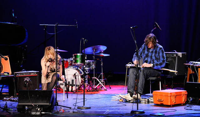 <strong>SAVE JAPAN BENEFITS｜ライブルポ</strong>  サーストン・ムーアが、サプライズゲストのキム・ゴードンとともに登場。