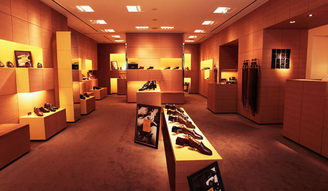 <strong>JOHN LOBB│ジョンロブ</strong>　『丸の内店』
