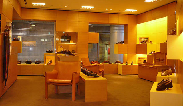 <strong>JOHN LOBB│ジョンロブ</strong>　『大阪ヒルトンプラザ店』